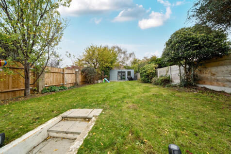 1372316-7-690b46d...