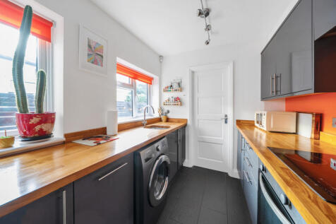 1371611-5-690b678...