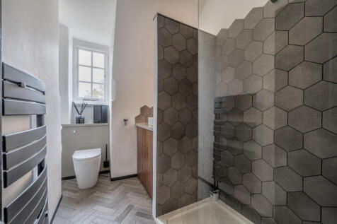 1374996-16-690dd0...