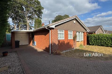 Rhodes Close Lower Gornal 2.jpg