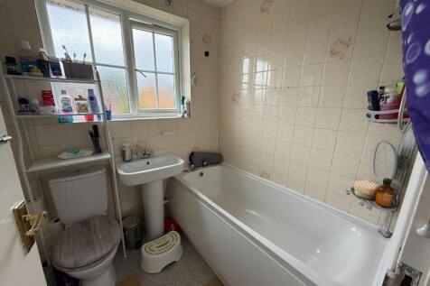Bathroom.JPG