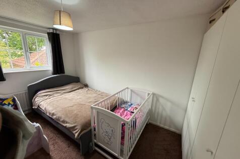 Bedroom 1.JPG