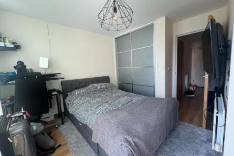 Bedroom.JPG