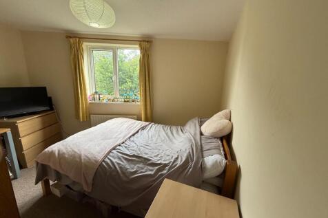 Bedroom 2.JPG