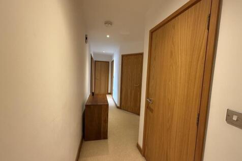 Hallway2.jpg