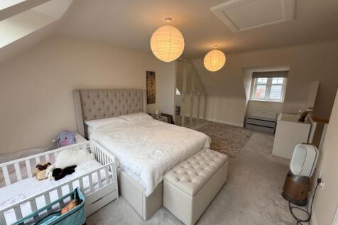 Bedroom 1b.JPG