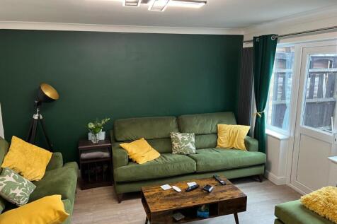 Rhuddlan Close Lounge1.JPG