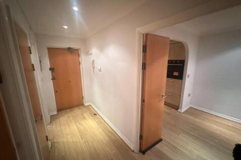 HALLWAY.jpeg