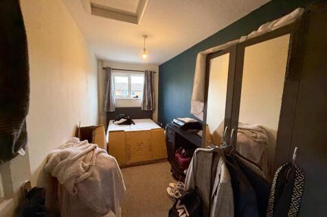 Bedroom 2.JPG