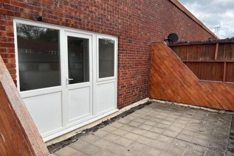 Drovers Croft 47 Patio.JPG