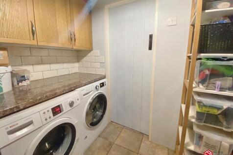Inner Hallway / Utility Room