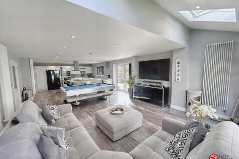 Open Plan Kitchen/ Dining/ Living