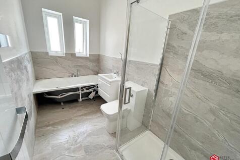 Family Bath &amp; Shower Room