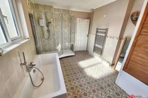 Bath &amp; Shower Room
