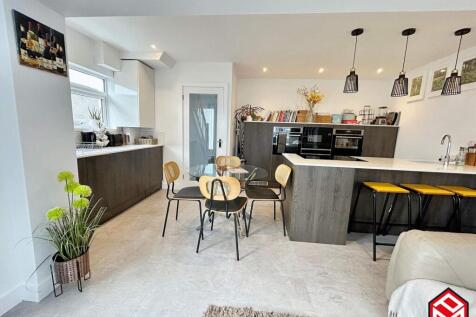 Open Plan Kitchen/ Dining/ Living