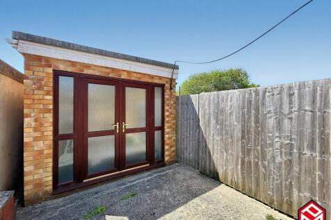 Garage / Outbuilding