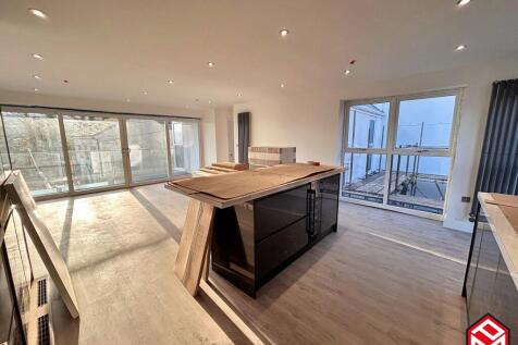 Open Plan Lounge/ Dining/ Kitchen
