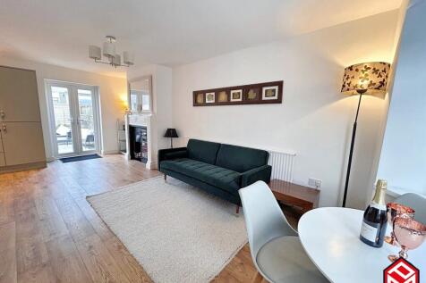 Open Plan Lounge/ Dining/ Kitchen