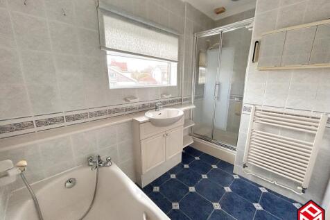 Family Bath &amp; Shower Room