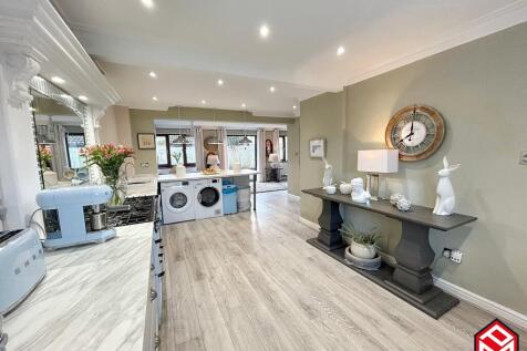 Open Plan Kitchen/ Dining/ Living
