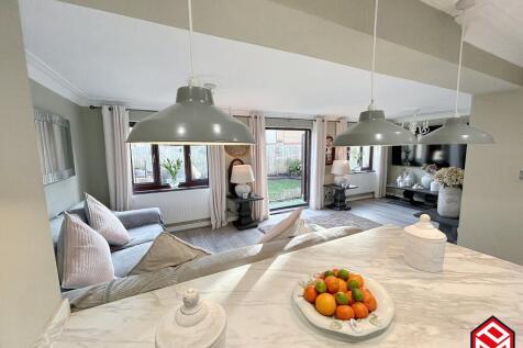 Open Plan Kitchen/ Dining/ Living