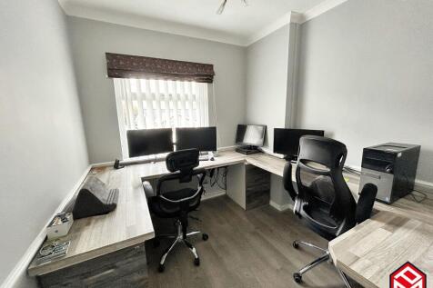 Bedroom 3 / Study