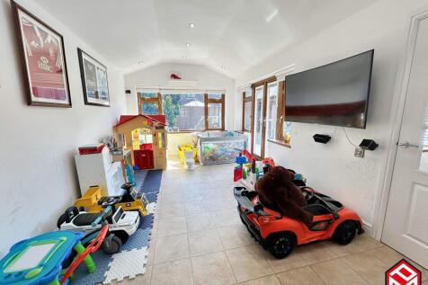 Sun Lounge / Family Room