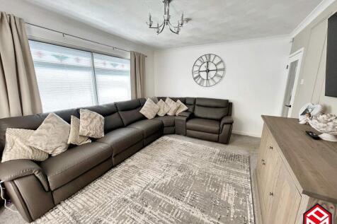Sitting Room / Optional Bedroom 4