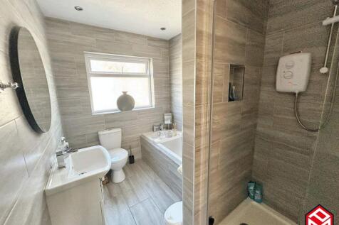Family Bath &amp; Shower Room