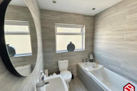 Family Bath &amp; Shower Room