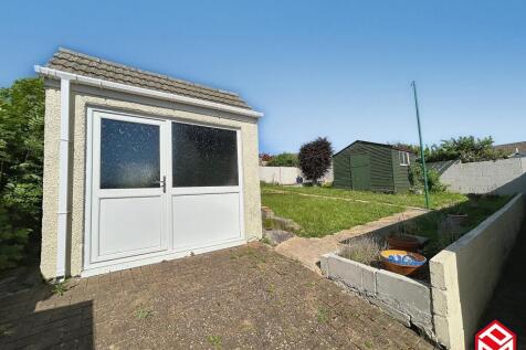 Detached Outbuilding / Garage