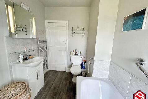 Family Bath &amp; Shower Room