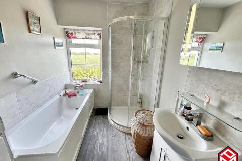 Family Bath &amp; Shower Room