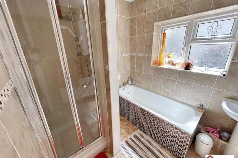 Bath &amp; Shower Room