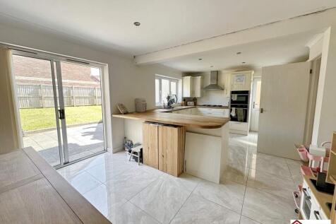 Open Plan Kitchen/ Dining Room