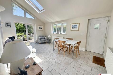 Dining Room/ Sun Room