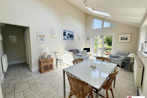 Dining Room/ Sun Room