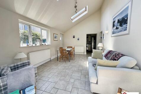 Dining Room/ Sun Room