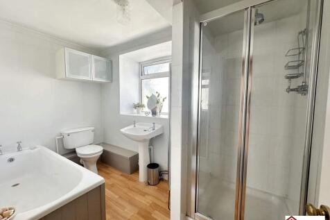 Family Bath &amp; Shower Room