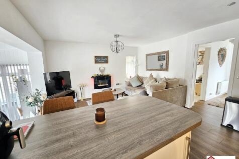 Open Plan Kitchen/ Dining/ Living