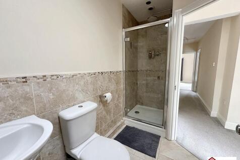 Family Bath &amp; Shower Room