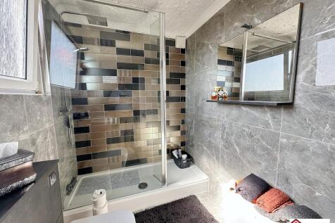 Family Shower Room