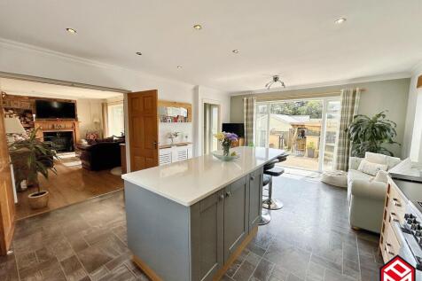 Kitchen/ Breakfast/ Living Room