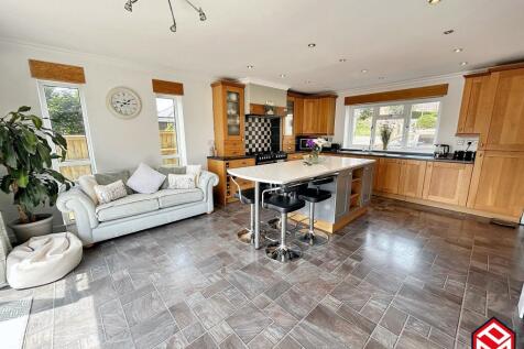 Kitchen/ Breakfast/ Living Room