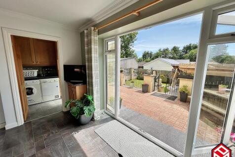 Kitchen/ Breakfast/ Living Room