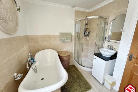 Family Bath &amp; Shower Room