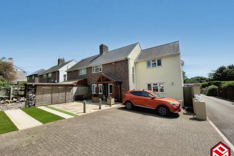 Front Garden &amp; Driveway