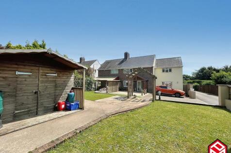 Front Garden &amp; Driveway