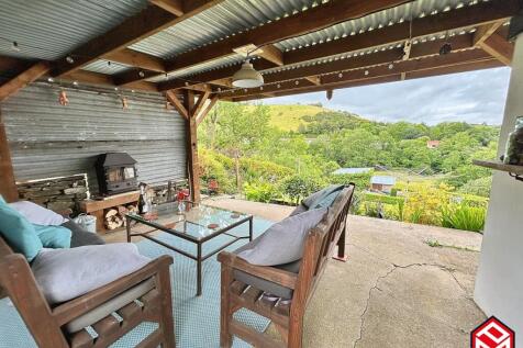 Undercover Entertaining / Sitting Area