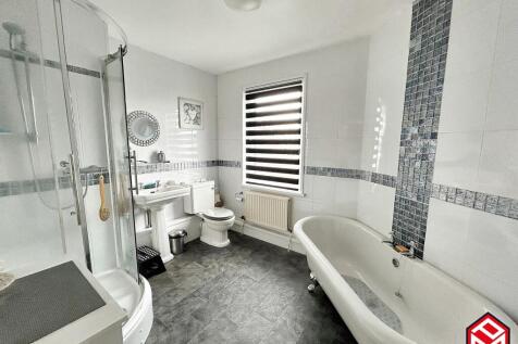 Family Bath &amp; Shower Room